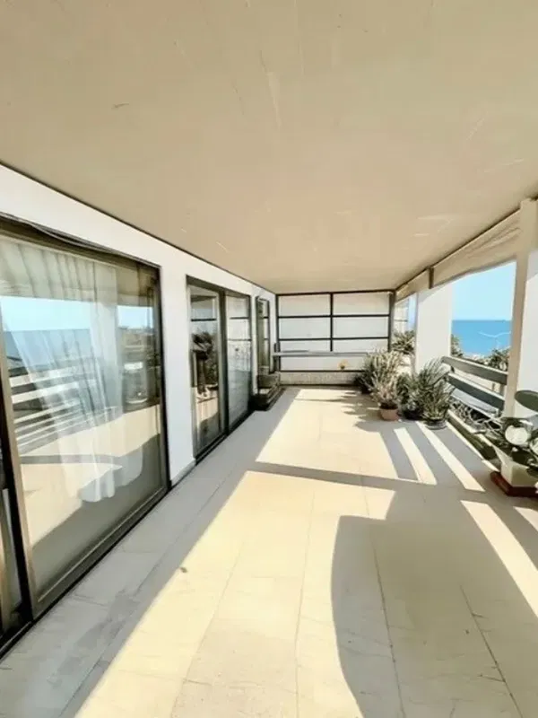 Sea View 165 m² Apartment with Three Bedrooms for Sale in Palaio Faliro, Athens Southern suburbs — photo 2