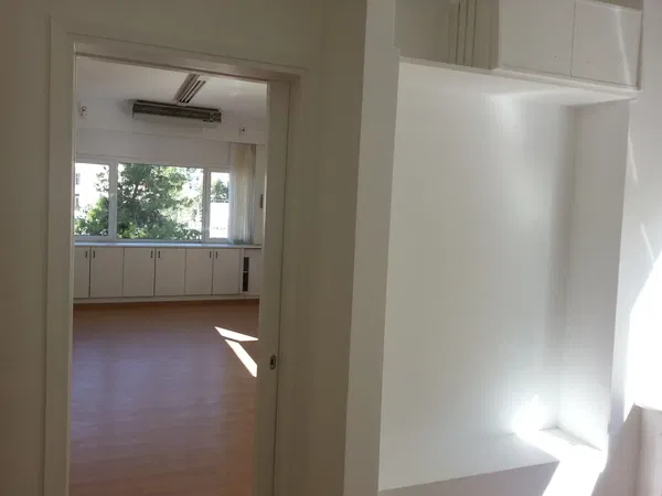 85 m² Commercial Space for Sale in Piraeus — photo 3