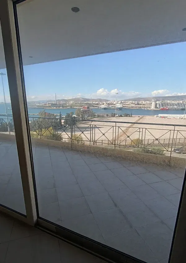 71 m² Renovated Two-Bedroom Apartment for Sale in Piraeus — photo 4