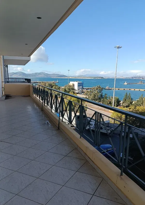 71 m² Renovated Two-Bedroom Apartment for Sale in Piraeus — photo 2