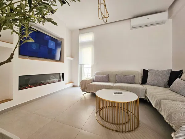 Renovated Two-Bedroom Apartment for Sale in Chania — photo 2