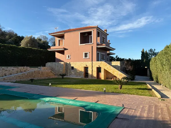 260 m² Apartment with Four Bedrooms for Sale in Evia, Sterea Hellas — photo 4
