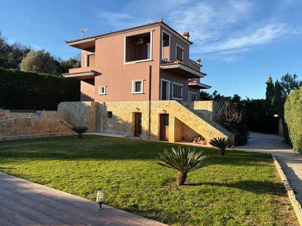 260 m² Apartment with Four Bedrooms for Sale in Evia, Sterea Hellas — photo 2