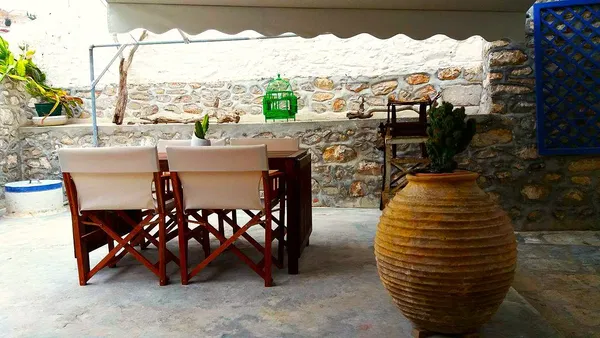 265 m² Villa with Five Bedrooms for Sale in Hydra, Saronikos Islands — photo 2