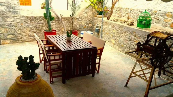 265 m² Villa with Five Bedrooms for Sale in Hydra, Saronikos Islands — photo 3