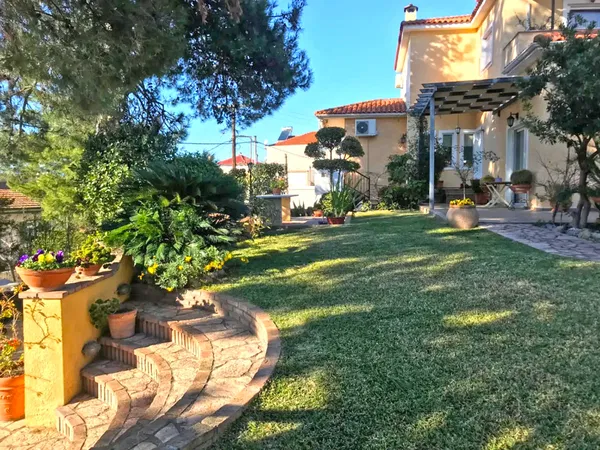 350 m² Villa with Four Bedrooms for Sale in Boeotia, Sterea Hellas — photo 2