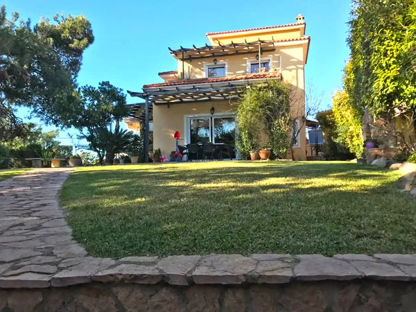 350 m² Villa with Four Bedrooms for Sale in Boeotia, Sterea Hellas