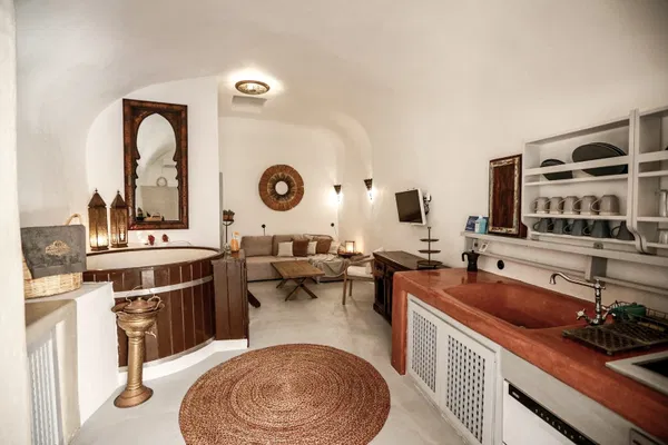 147 m² Villa with Three Bedrooms for Sale in Santorini, Cyclades — photo 4