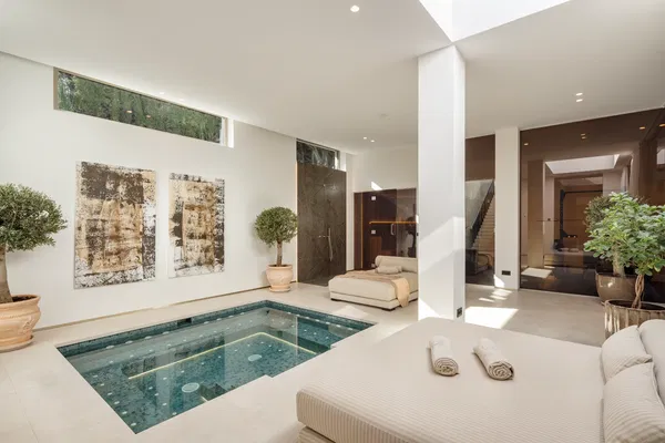 854 m² Villa with Six Bedrooms for Sale in Marbella, Spain — photo 5
