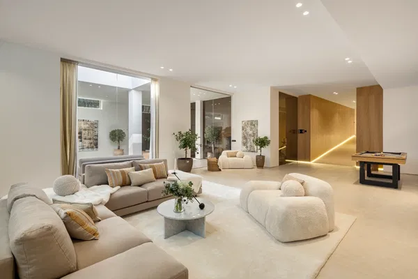 854 m² Villa with Six Bedrooms for Sale in Marbella, Spain — photo 4