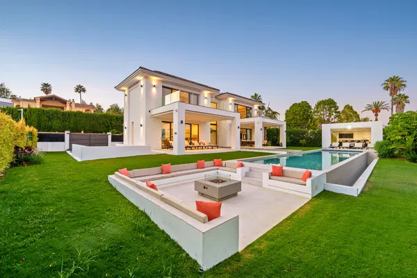 581 m² Villa with Six Bedrooms for Sale in Marbella, Spain — photo 5