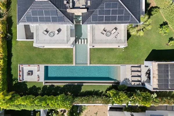 581 m² Villa with Six Bedrooms for Sale in Marbella, Spain — photo 2