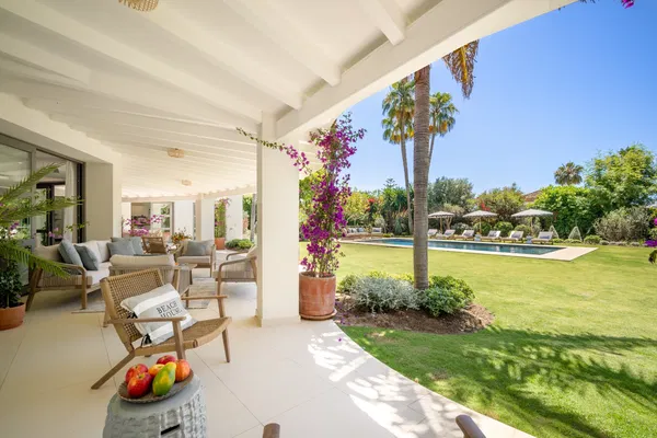 722 m² Five-Bedroom Villa for Sale in Marbella, Spain — photo 4