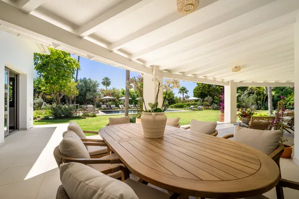 722 m² Five-Bedroom Villa for Sale in Marbella, Spain