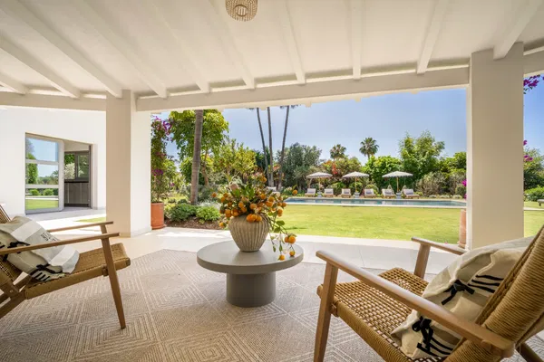 722 m² Five-Bedroom Villa for Sale in Marbella, Spain — photo 2