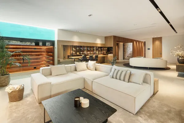 742 m² Five-Bedroom Villa for Sale in Marbella, Spain — photo 4