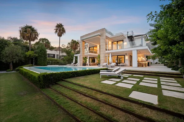611 m² Six-Bedroom Villa for Sale in Marbella, Spain