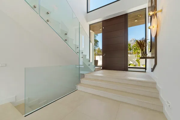 611 m² Six-Bedroom Villa for Sale in Marbella, Spain — photo 2