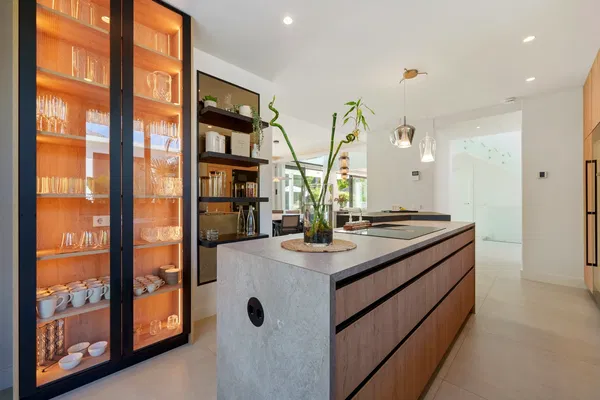 611 m² Six-Bedroom Villa for Sale in Marbella, Spain — photo 4