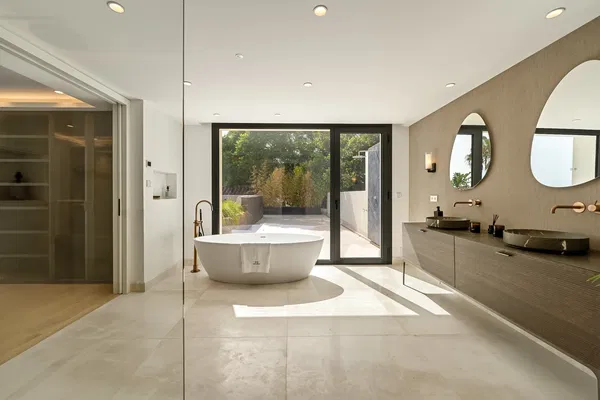 734 m² Five-Bedroom Villa for Sale in Marbella, Spain — photo 4