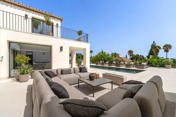 734 m² Five-Bedroom Villa for Sale in Marbella, Spain