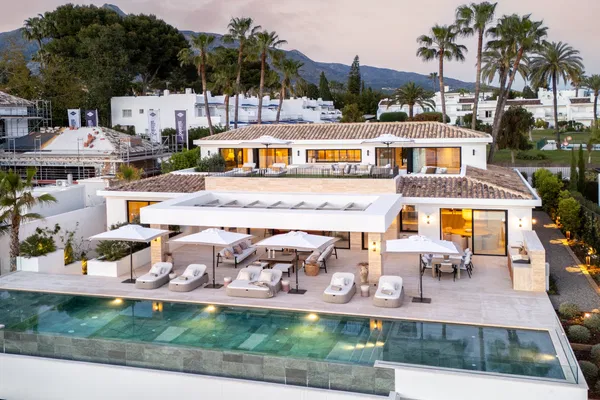 840 m² Villa with Six Bedrooms for Sale in Marbella, Spain — photo 4