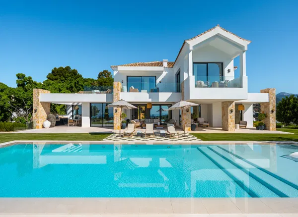958 m² Villa with Eight Bedrooms for Sale in Marbella, Spain — photo 4