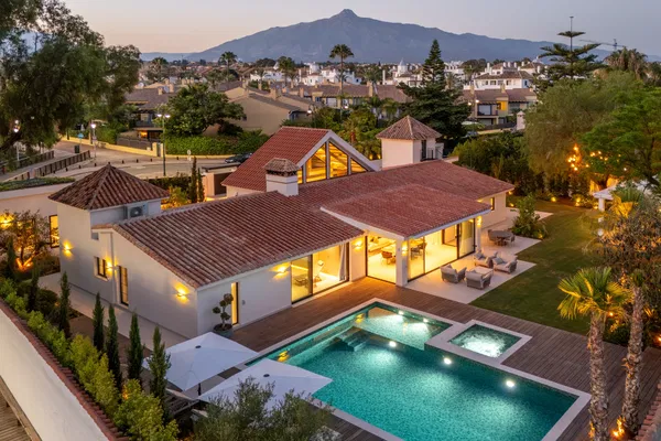 336 m² Five-Bedroom Villa for Sale in Marbella, Spain — photo 3