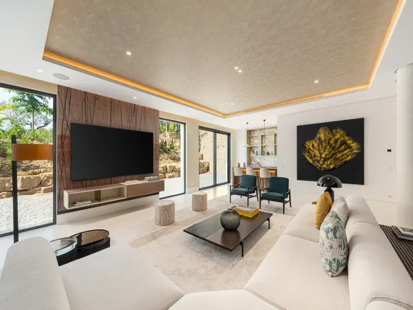 799 m² Five-Bedroom Villa for Sale in Marbella, Spain — photo 3