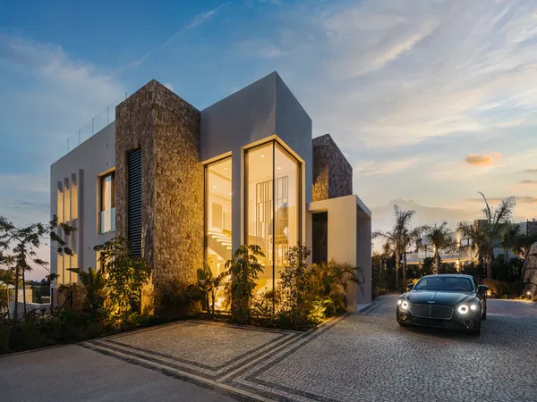 799 m² Five-Bedroom Villa for Sale in Marbella, Spain — photo 2