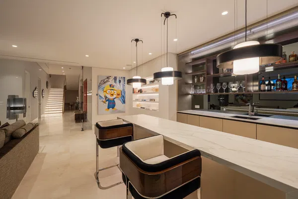 825 m² Villa with Five Bedrooms for Sale in Marbella, Spain — photo 4