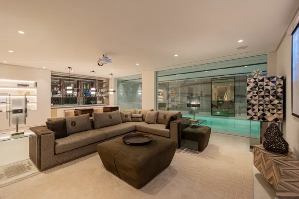 825 m² Villa with Five Bedrooms for Sale in Marbella, Spain — photo 3