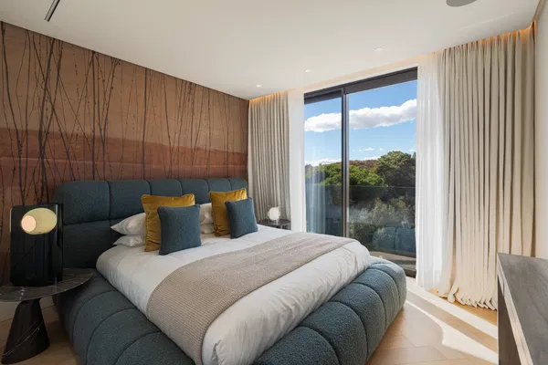 825 m² Villa with Five Bedrooms for Sale in Marbella, Spain — photo 2