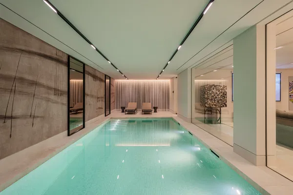 825 m² Villa with Five Bedrooms for Sale in Marbella, Spain — photo 5