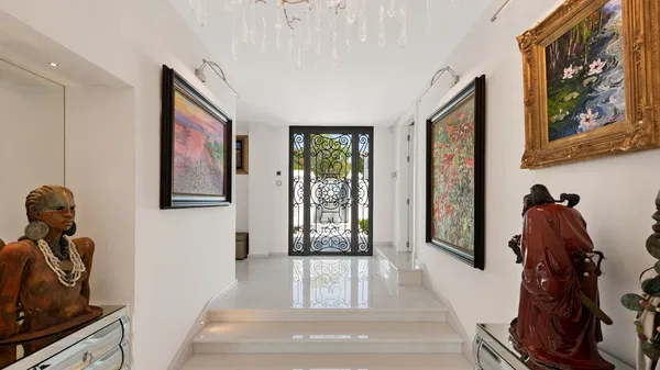 660 m² Villa with Six Bedrooms for Sale in Marbella, Spain — photo 2