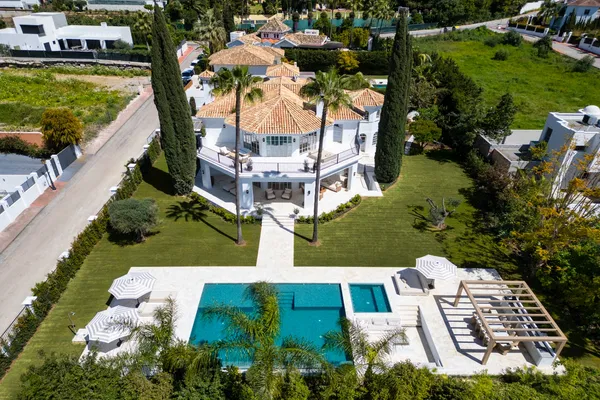 722 m² Villa with Five Bedrooms for Sale in Marbella, Spain — photo 4