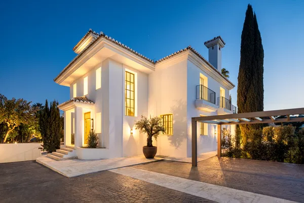 722 m² Villa with Five Bedrooms for Sale in Marbella, Spain — photo 2