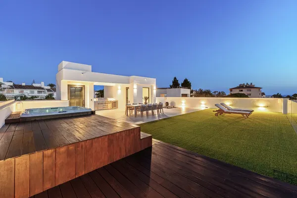 517 m² Five-Bedroom Villa for Sale in Marbella, Spain — photo 2