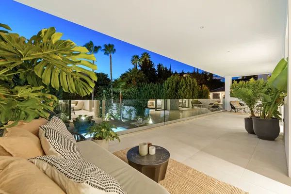 517 m² Five-Bedroom Villa for Sale in Marbella, Spain — photo 5
