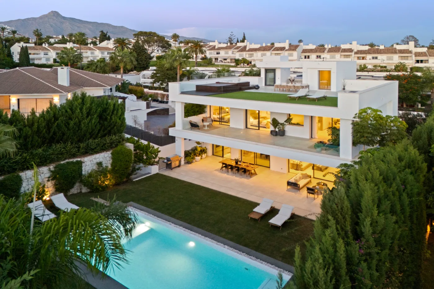 517 m² Five-Bedroom Villa for Sale in Marbella, Spain