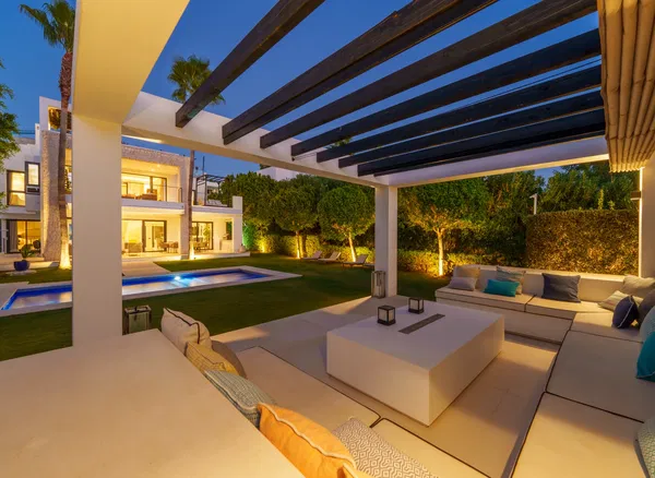 484 m² Six-Bedroom Villa for Sale in Marbella, Spain — photo 3