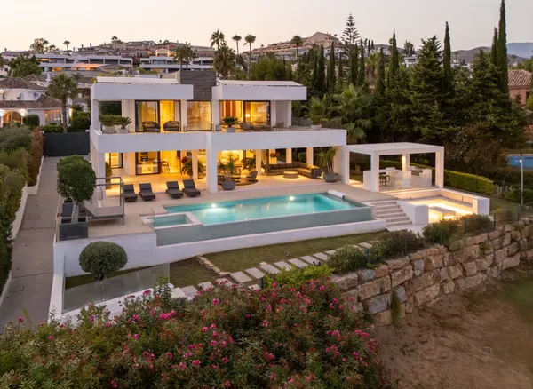 473 m² Five-Bedroom Villa for Sale in Marbella, Spain — photo 3