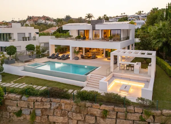 473 m² Five-Bedroom Villa for Sale in Marbella, Spain — photo 2
