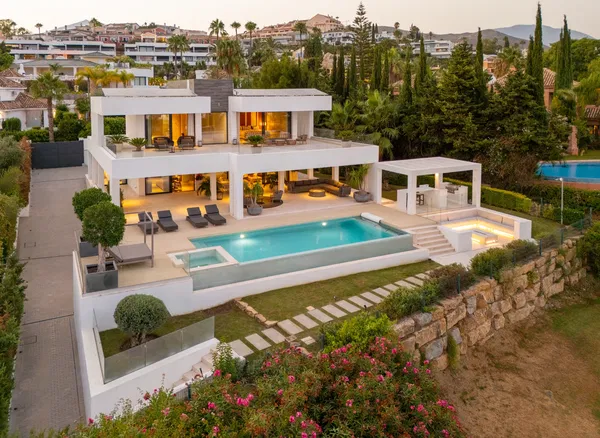 473 m² Five-Bedroom Villa for Sale in Marbella, Spain