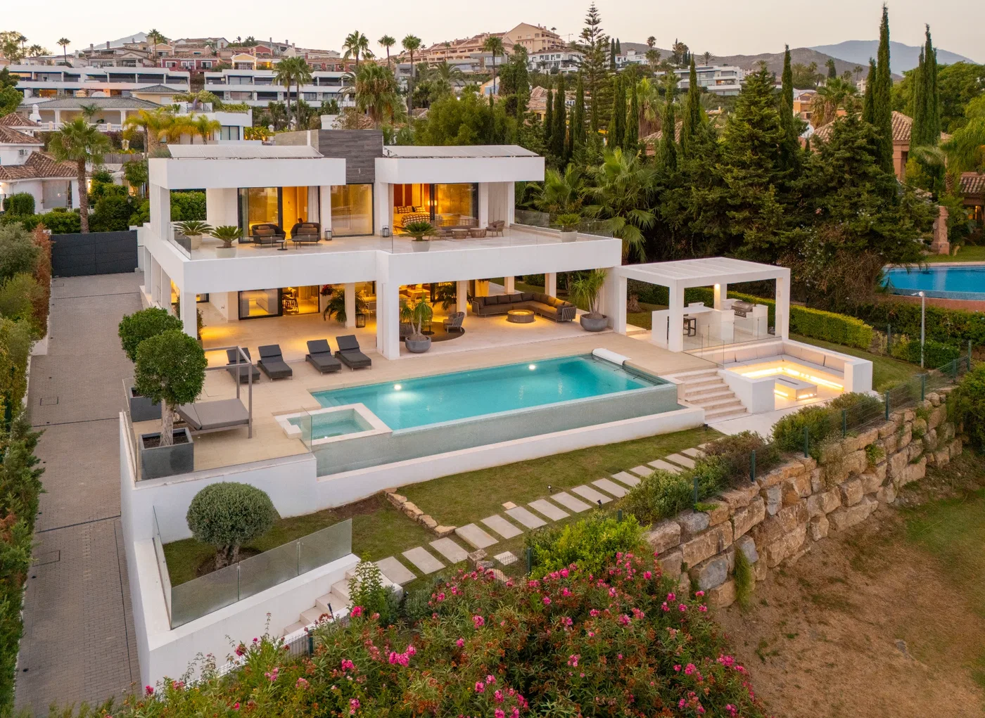 473 m² Five-Bedroom Villa for Sale in Marbella, Spain