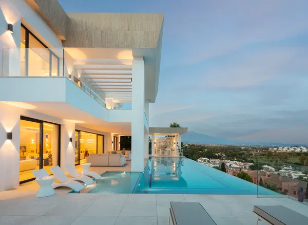 136 m² Seven-Bedroom Villa for Sale in Marbella, Spain — photo 4