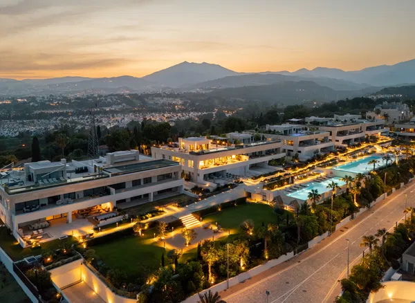 425 m² Four-Bedroom Villa for Sale in Marbella, Spain — photo 4