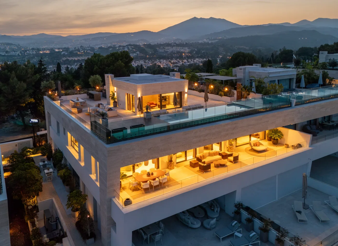 425 m² Four-Bedroom Villa for Sale in Marbella, Spain
