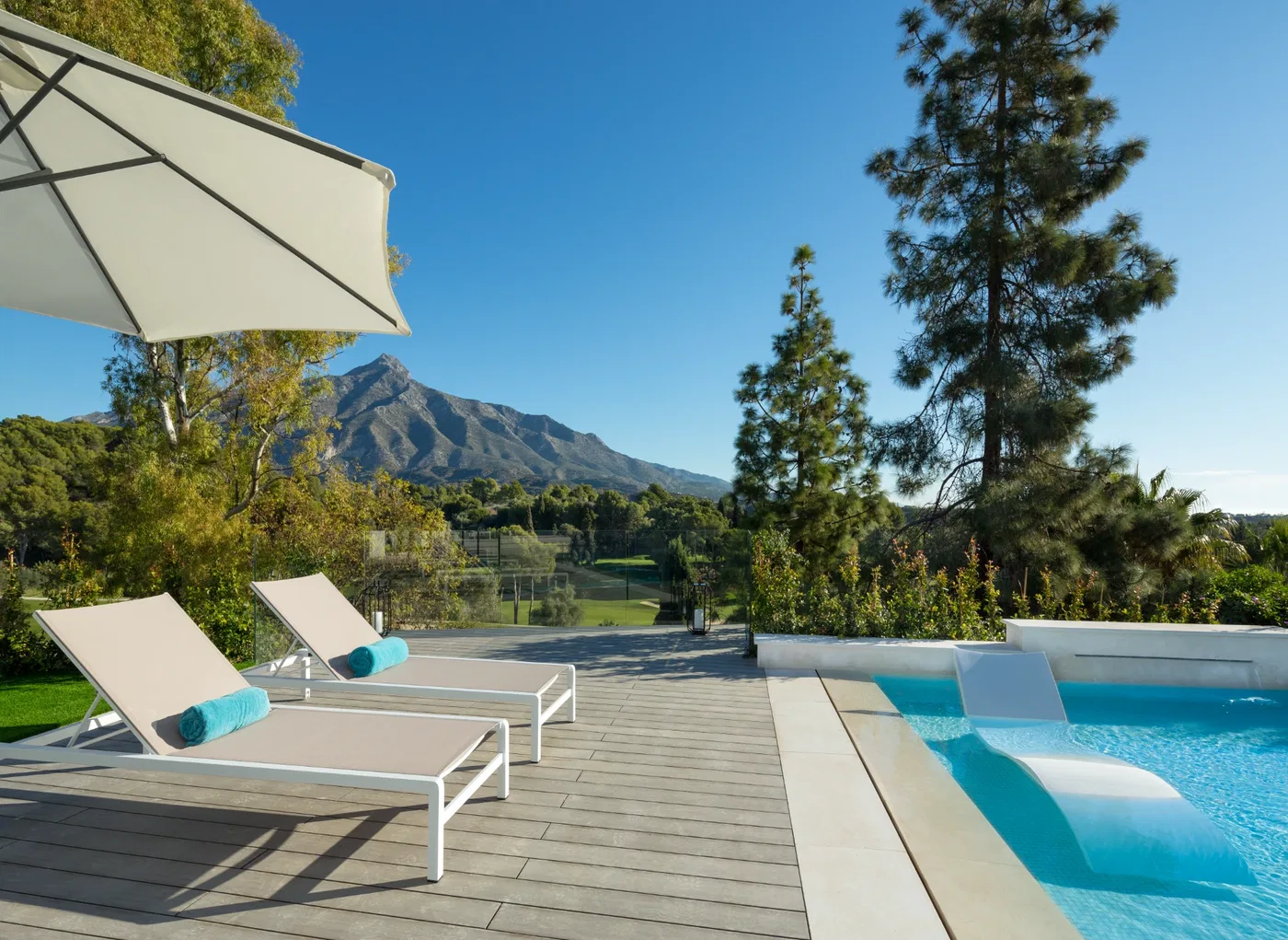 553 m² Villa with Five Bedrooms for Sale in Marbella, Spain
