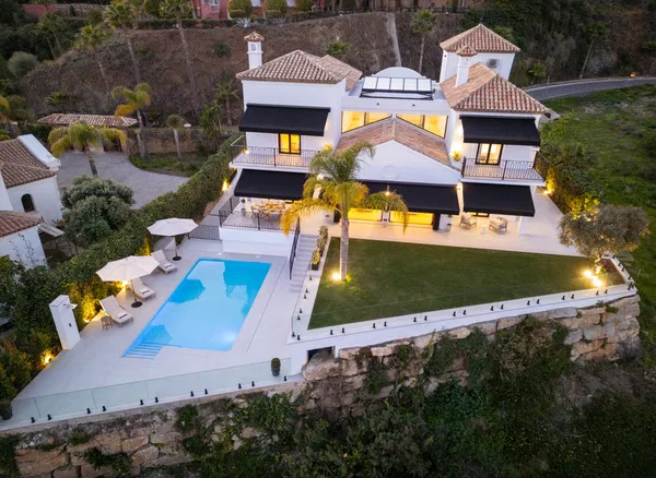 478 m² Villa with Five Bedrooms for Sale in Marbella, SPAIN — photo 3